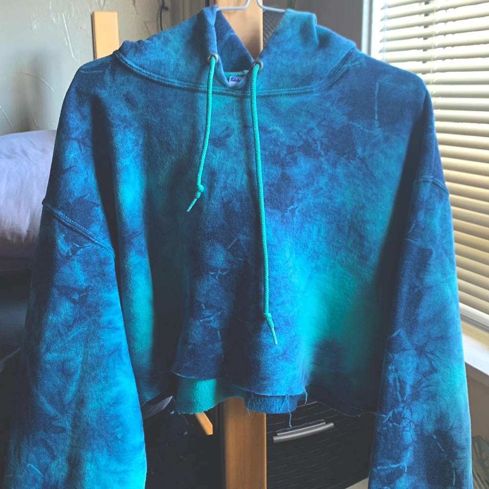 medium cropped tie-dye hoodie